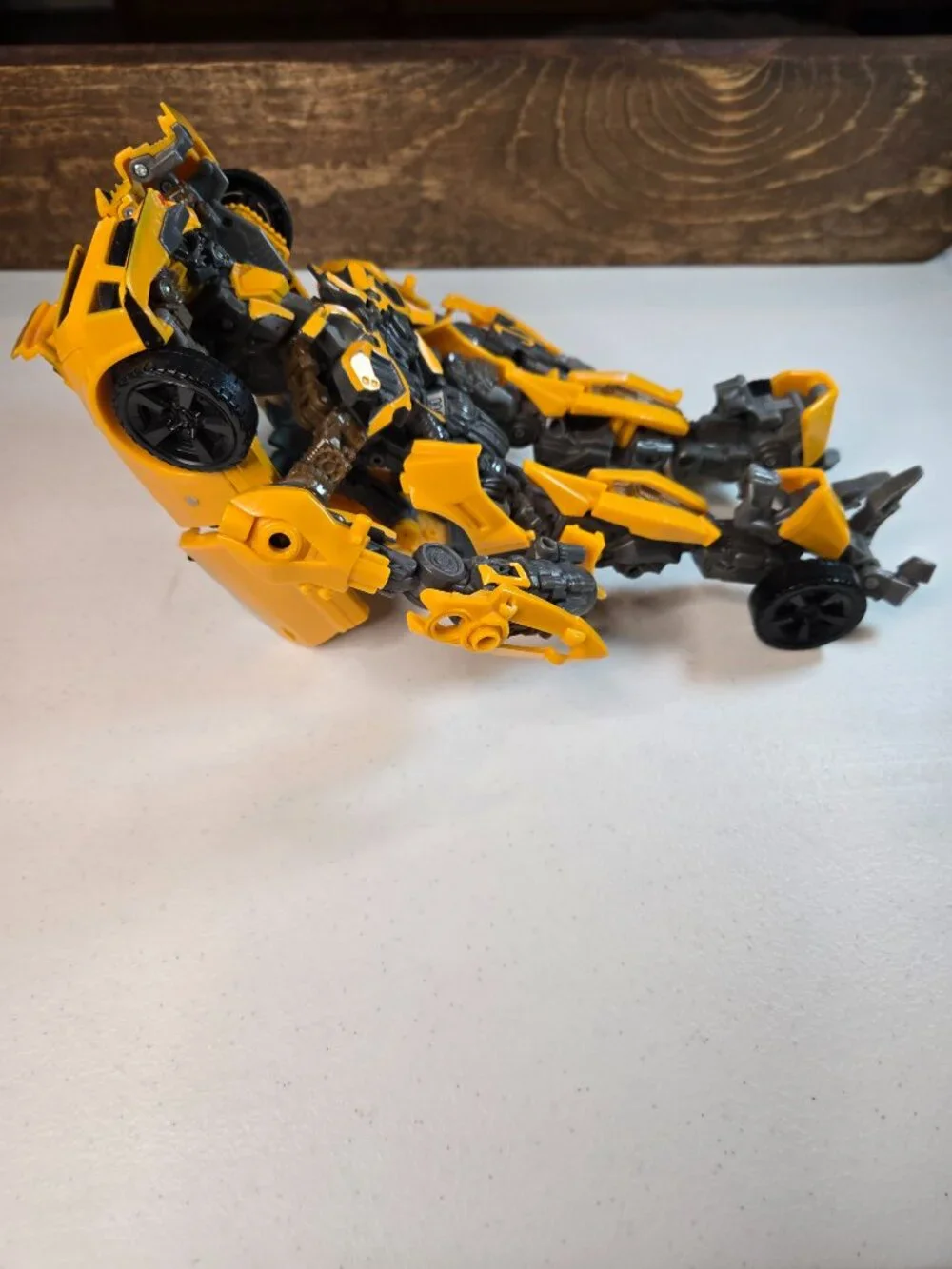 Transformers: Dark of the Moon MechTech Leader Class Bumblebe. Loose. READ